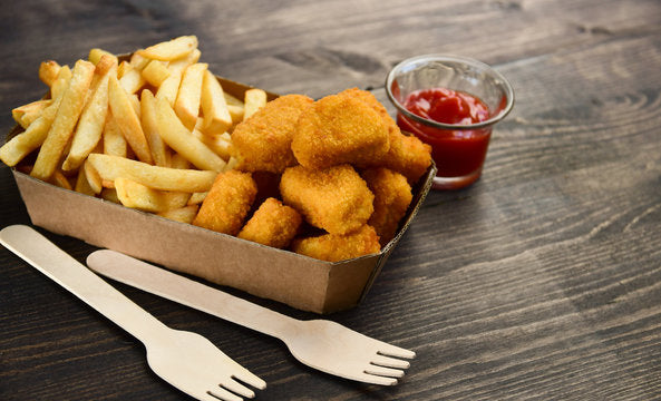 CHICKEN NUGGETS AND CHIPS